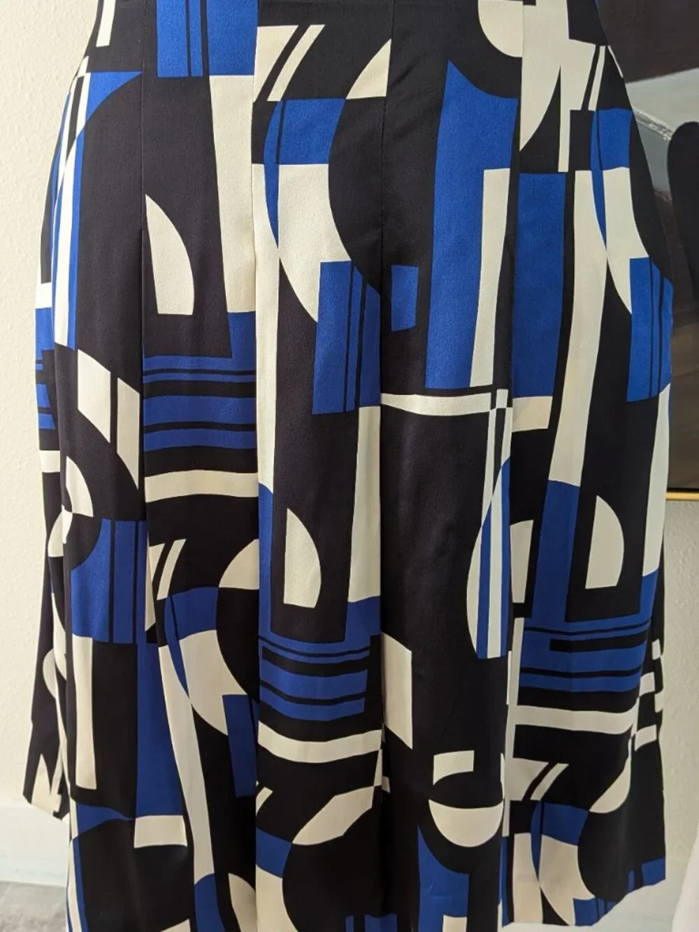Size 10 Lauren Ralph Lauren Women’s Silk Box Pleats Skirt Blue Black & Geometric